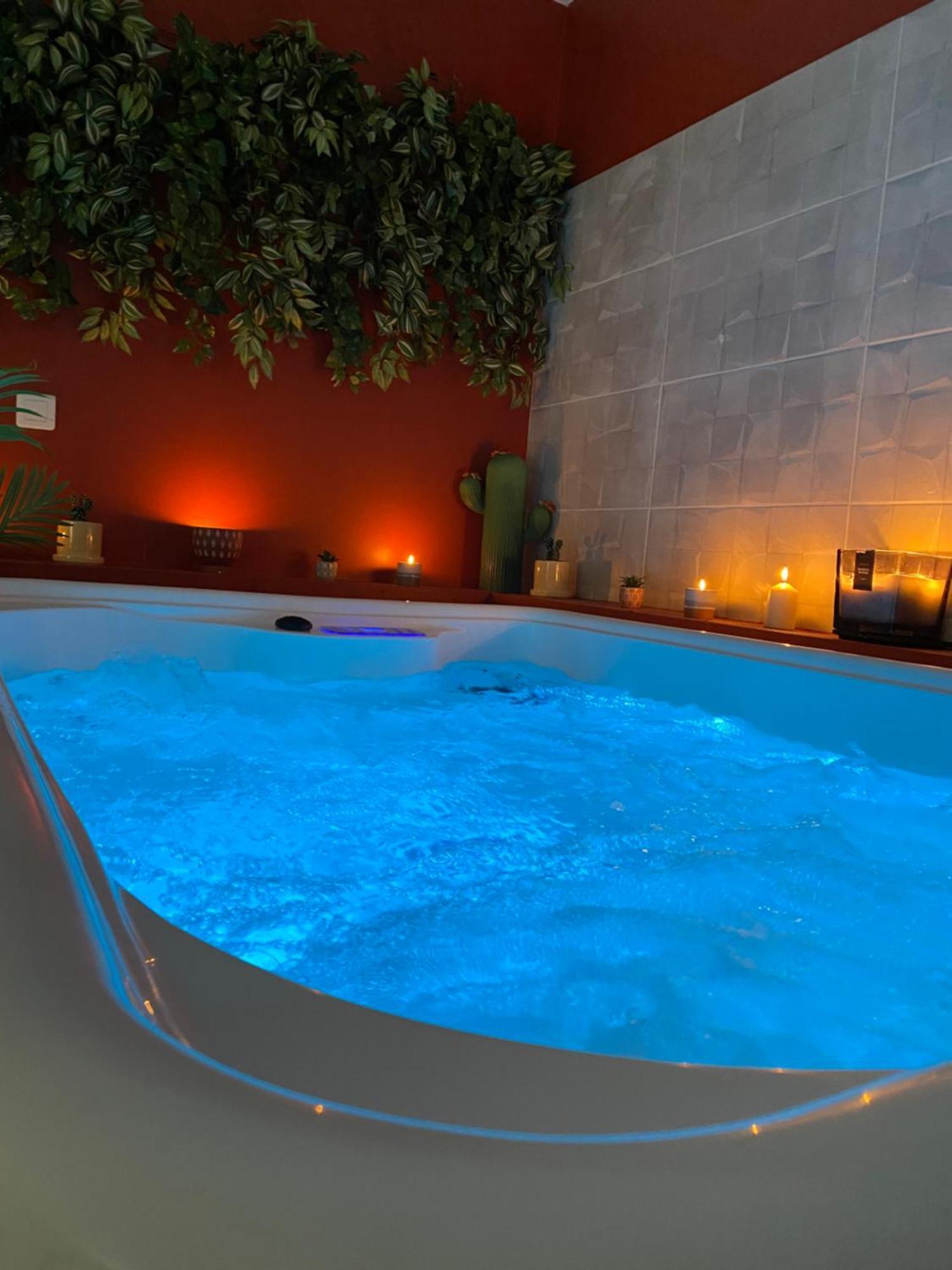 House Of Spa Privatif - Jaccuzi Et Sauna リヴリー・ガルガン エクステリア 写真